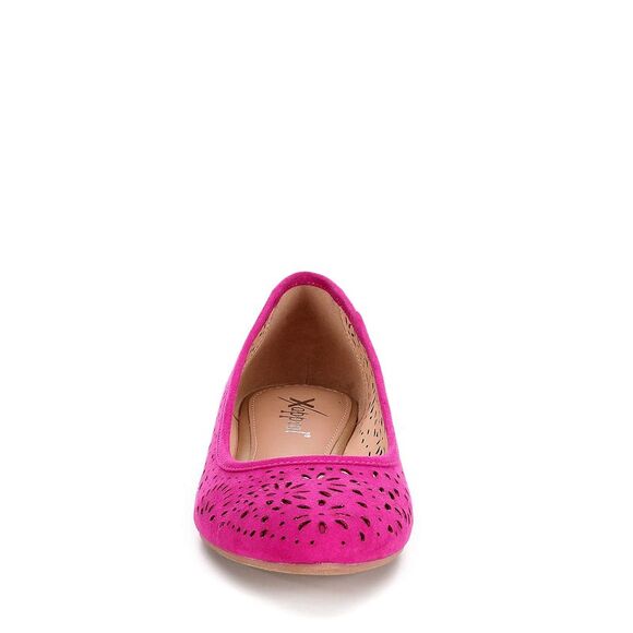 XAPPEAL Womens 'Adilene' Perforated Slip On Flats - Picture 3 of 7